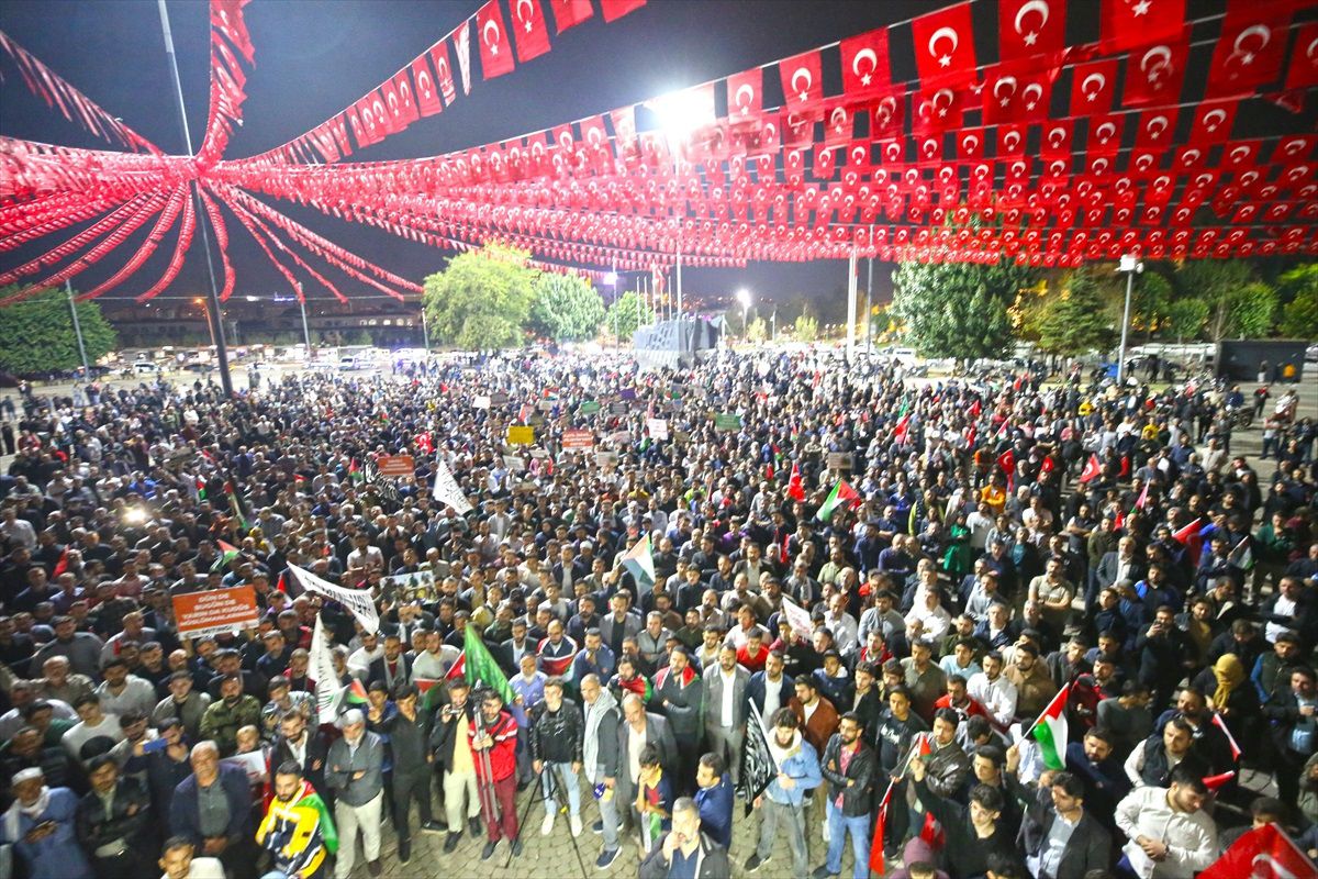 Türkiye\'de İsrail\'in Gazze\'deki hastane saldırısı protesto edildi