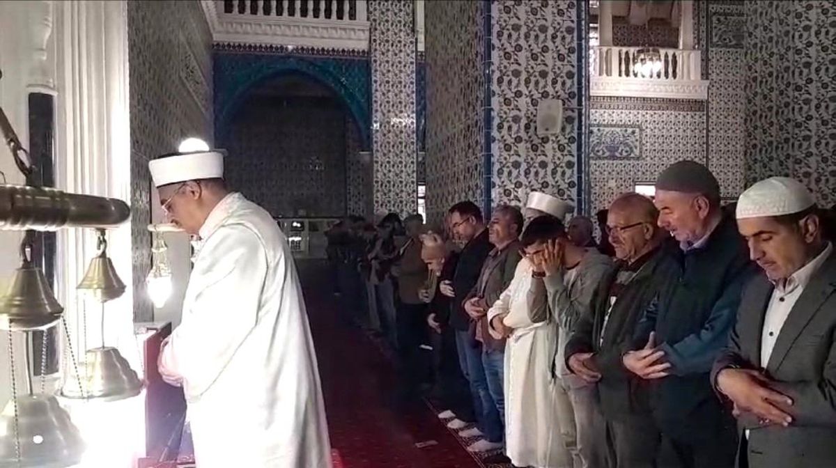 İsrail\'in saldırısında hayatını kaybedenler için Iğdır\'da gıyabi cenaze namazı kılındı