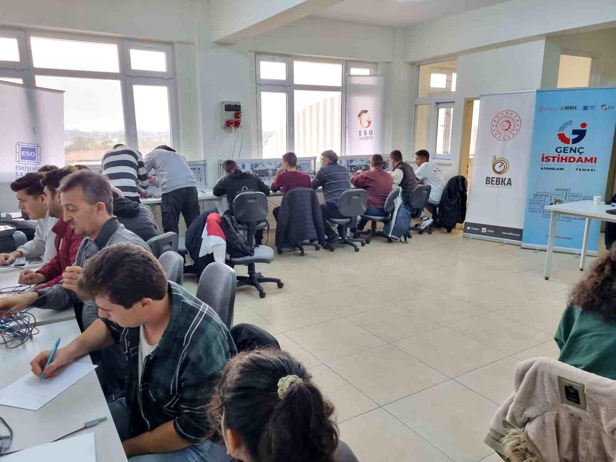 Eskişehir Sanayi Odası, Mekatronik Uzmanlık Programı ile Nitelikli Personel Yetiştiriyor