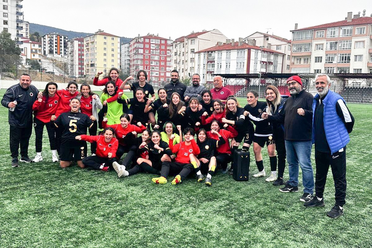 Gençlerbirliği Kadın Futbol Takımı, Kayseri Kılıçaslan Yıldızspor\'u 5-0 yenerek 2. Lig\'e yükseldi