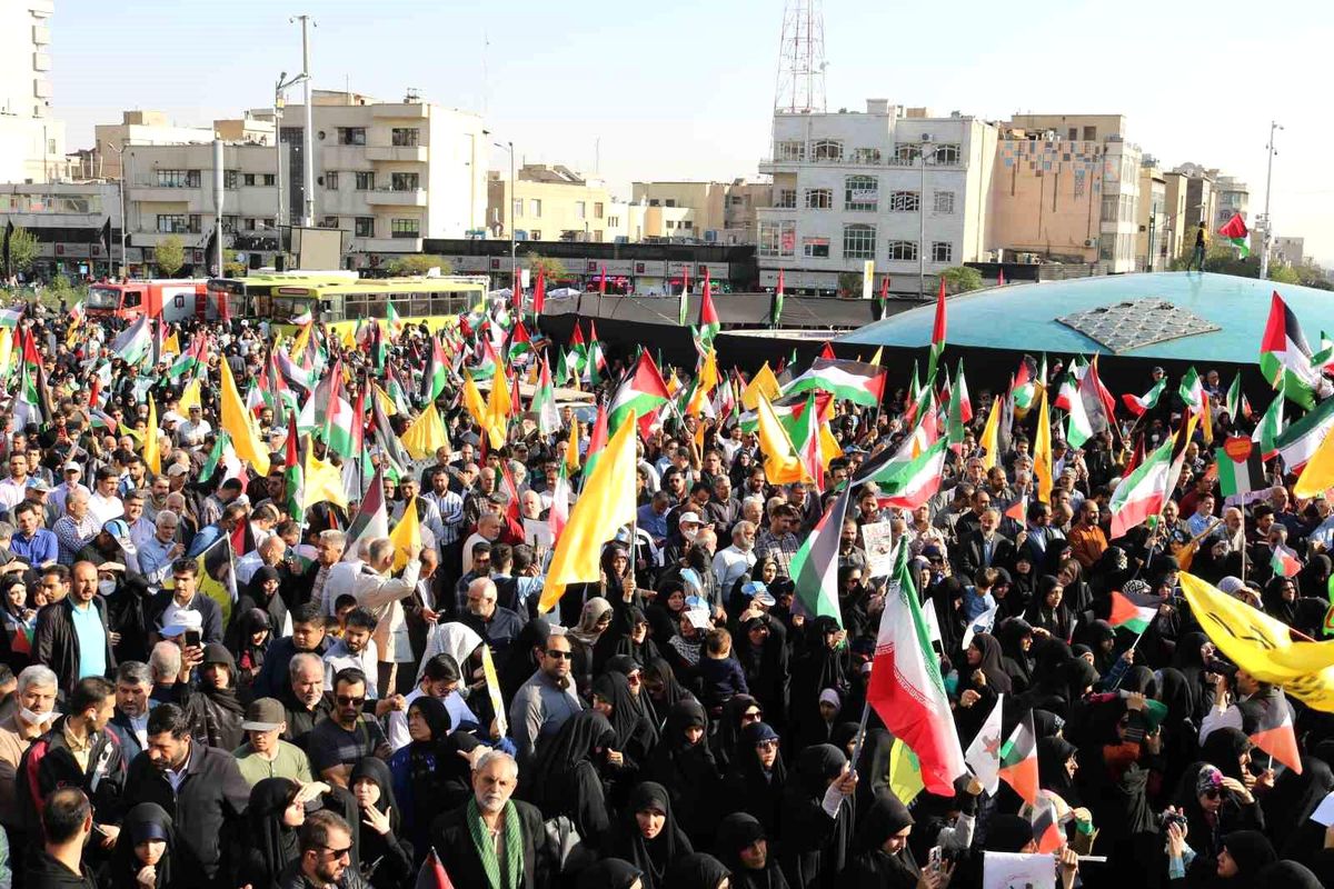 İran\'da on binlerce kişiden İsrail protestosu