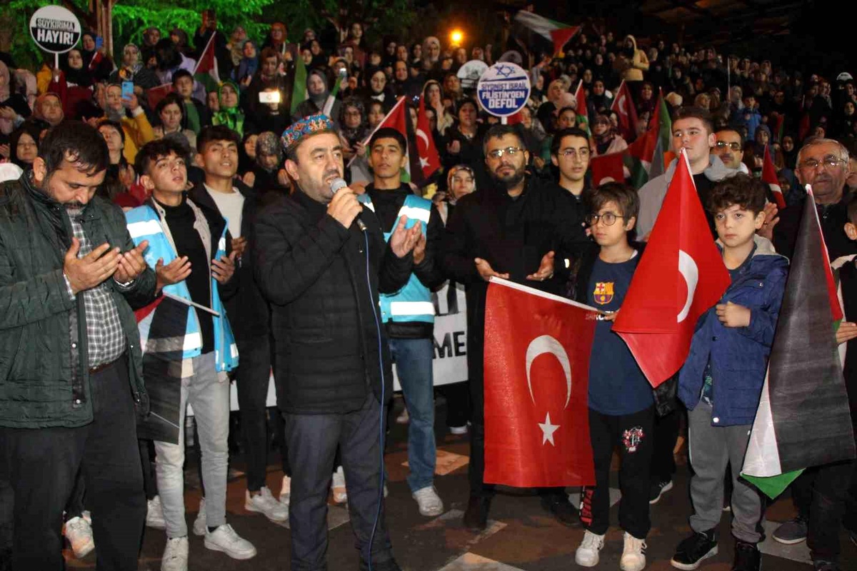 Amasya\'da İsrail\'in Gazze\'deki hastaneye saldırısını protesto yürüyüşü düzenlendi