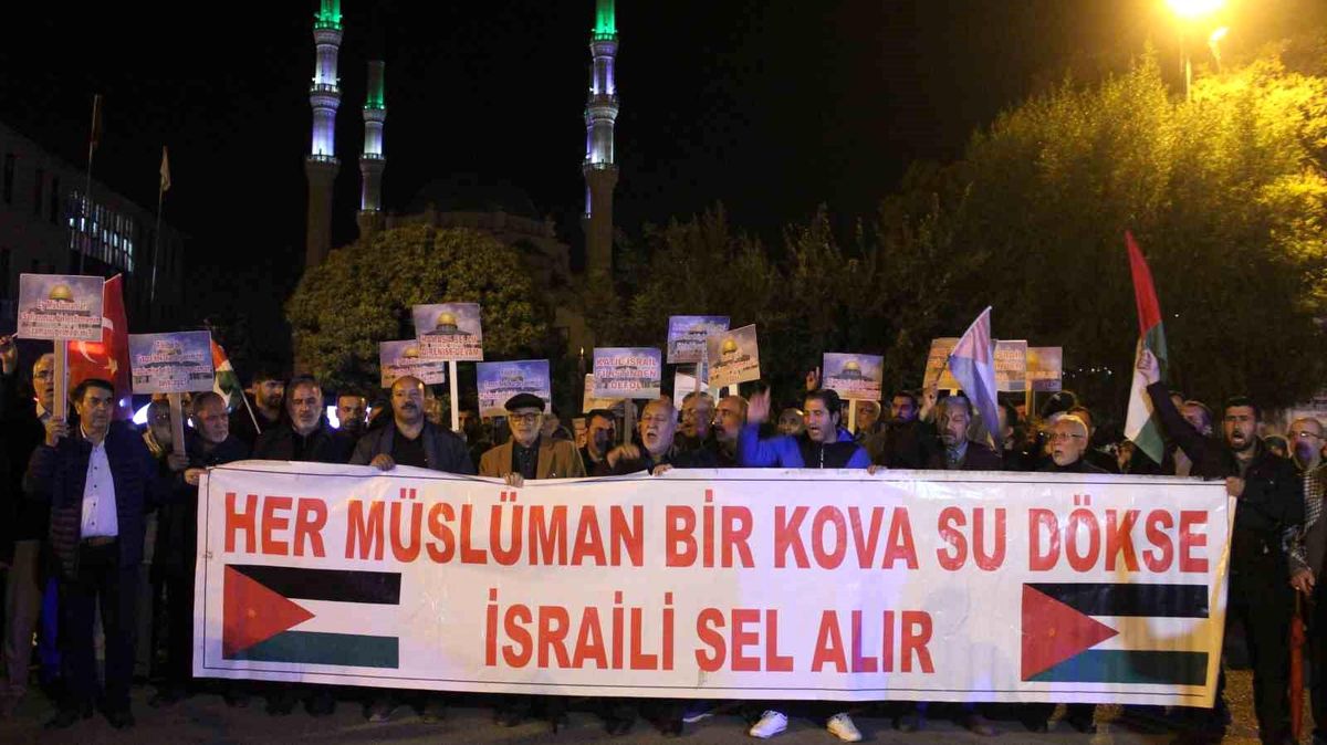 İsrail\'in Gazze\'deki hastane saldırısı Iğdır\'da protesto edildi