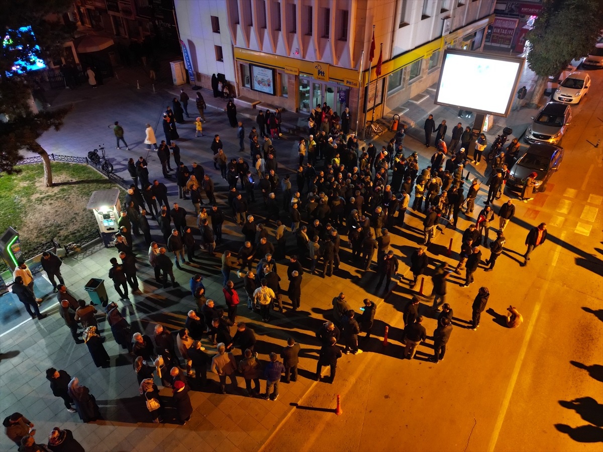 Kayseri\'de Vatandaşlar Gazze\'deki Hastane Saldırısını Protesto Etti
