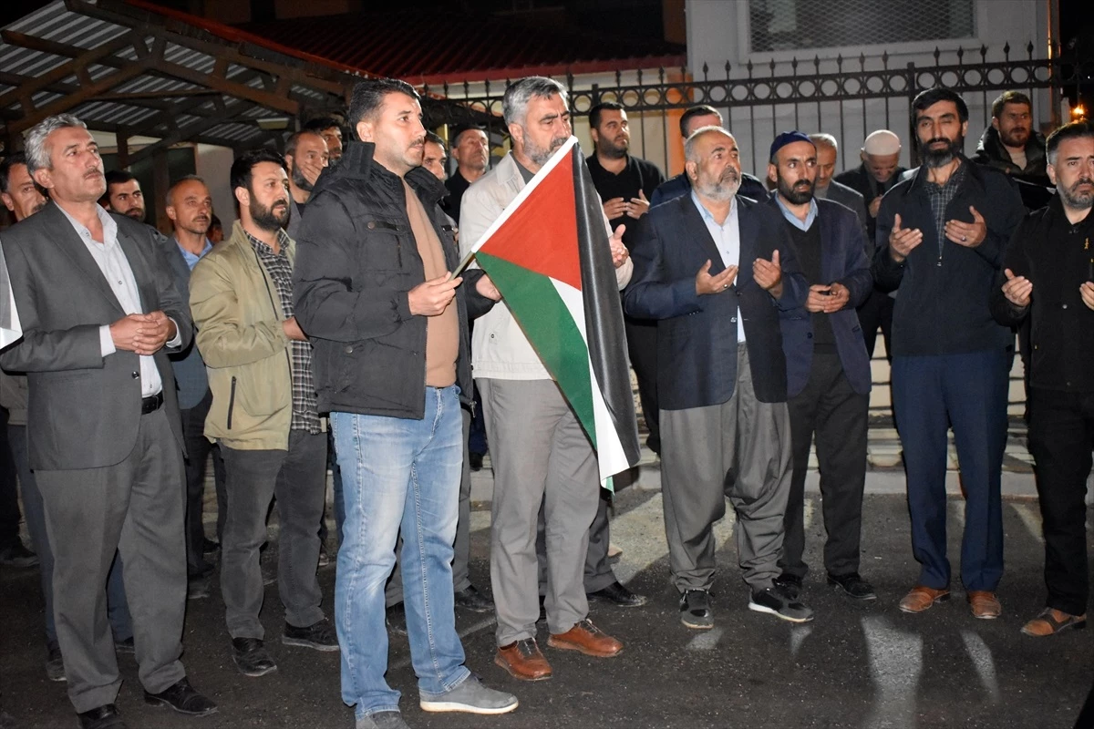 İsrail\'in Gazze\'deki hastaneye saldırısı Van, Bitlis ve Muş\'ta protesto edildi