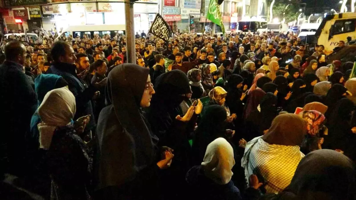 İsrail\'in Gazze\'deki el-Ehli Baptist Hastanesi\'ne yönelik saldırısı Van\'da protesto edildi