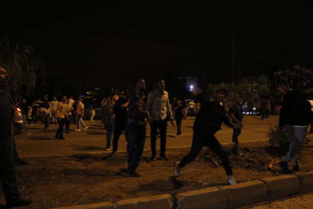 İsrail'in Gazze'deki kanlı saldırısını protesto eden Adanalılar ABD konsolosluğunu taşladı