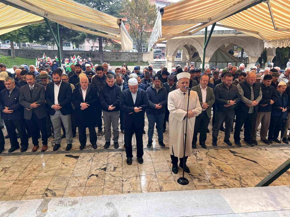 Afyonkarahisar\'da İsrail\'in Filistin\'deki katliamı için gıyabi cenaze namazı kılındı