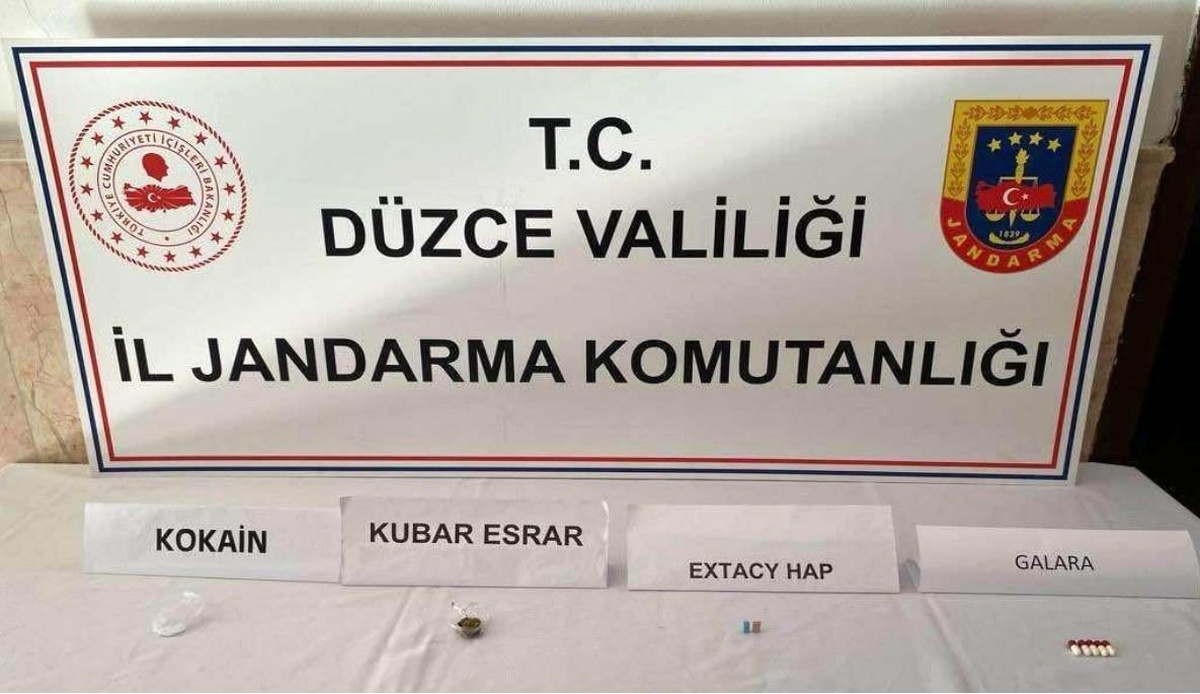 Düzce\'de Jandarma Operasyonunda Uyuşturucu ve Silahlar Ele Geçirildi