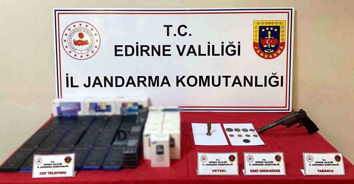 Edirne\'de yapılan operasyonda tarihi eser ve kaçak cep telefonu ele geçirildi
