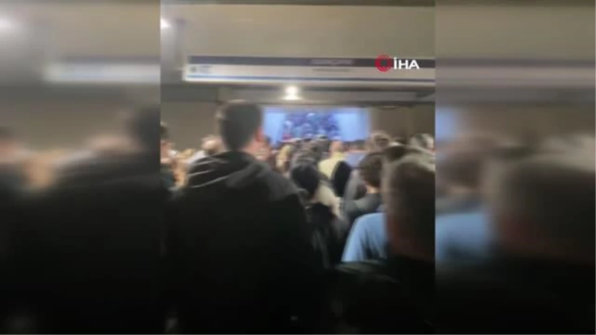 Kadıköy Uzunçayır\'da metrobüs kaza yaptı
