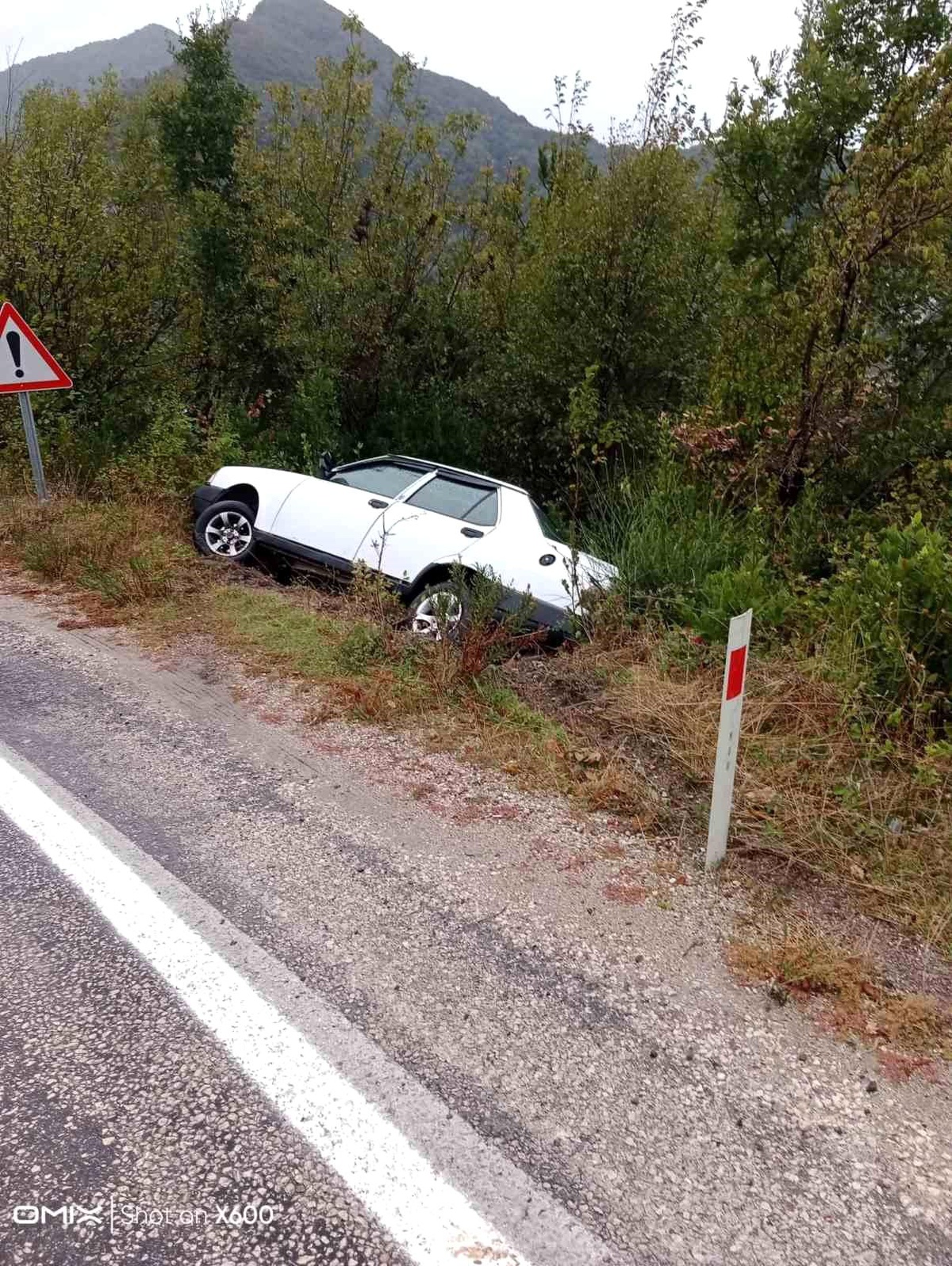 Kastamonu\'da Yağışlı Havada Otomobil Şarampole Devrildi
