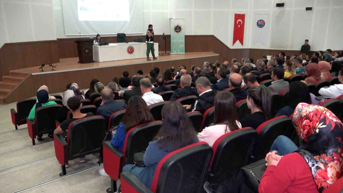Kırıkkale\'de Emniyet Müdürlüğü tarafından idareci ve öğretmenlere narkotik eğitimi verildi