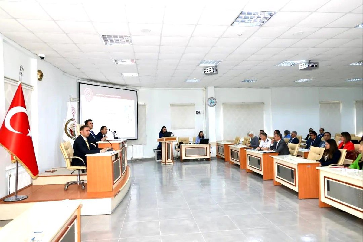 Bilecik Valisi Şefik Aygöl, koruyucu aile sisteminin önemine dikkat çekti