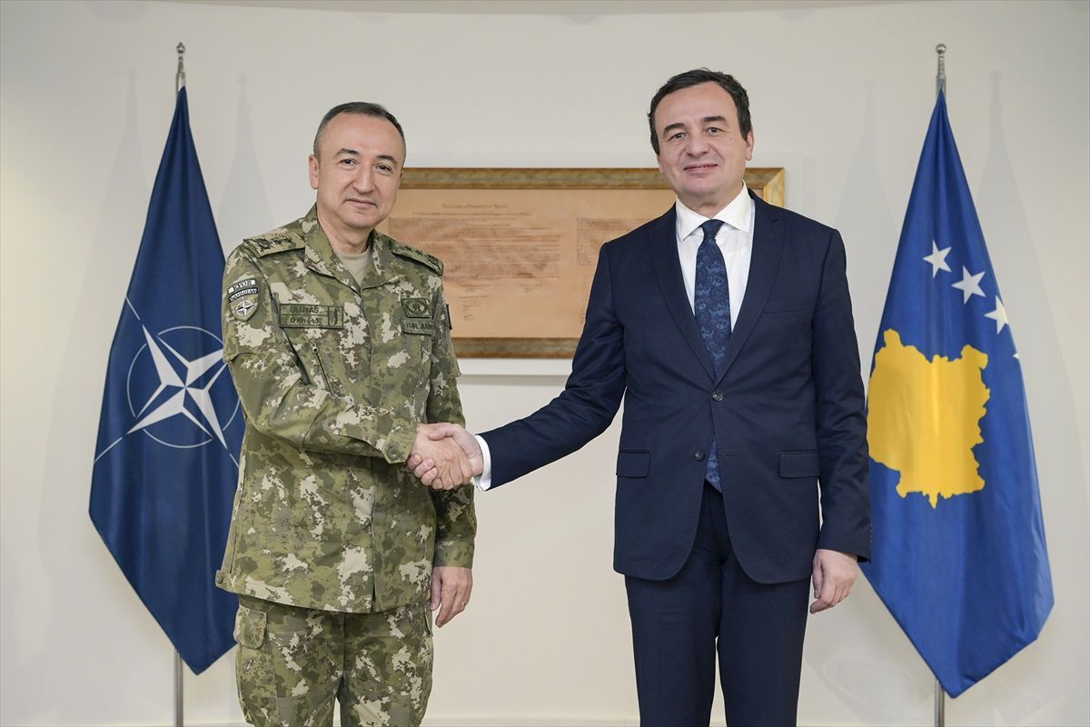 Kosova Başbakanı Albin Kurti, KFOR\'un Kosova-Sırbistan sınırını korumasını talep etti