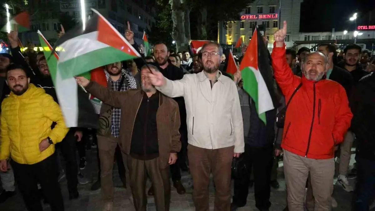 Kütahya\'da İsrail\'in Gazze\'deki Hastaneye Saldırısı Protesto Edildi