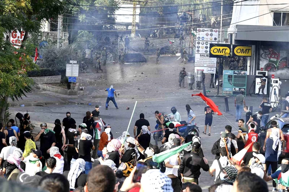 Beyrut\'ta Filistin\'e Destek Protestosuna Polis Müdahalesi