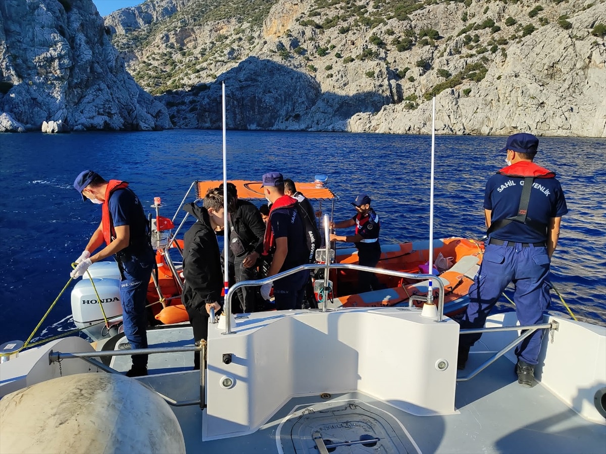 Marmaris\'te 11 düzensiz göçmen kurtarıldı