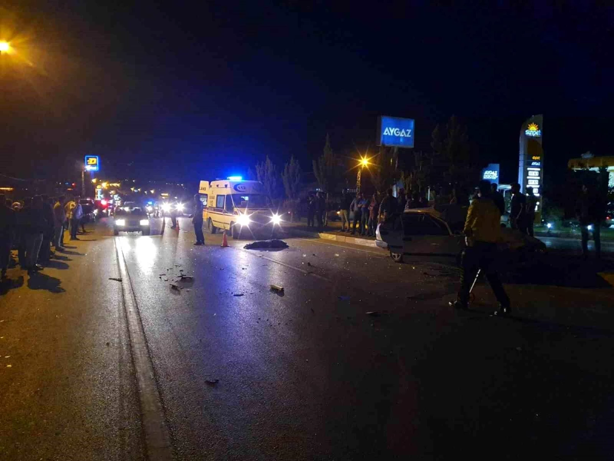 Mersin\'de motosiklet ile otomobil çarpıştı: 1 ölü, 4 yaralı