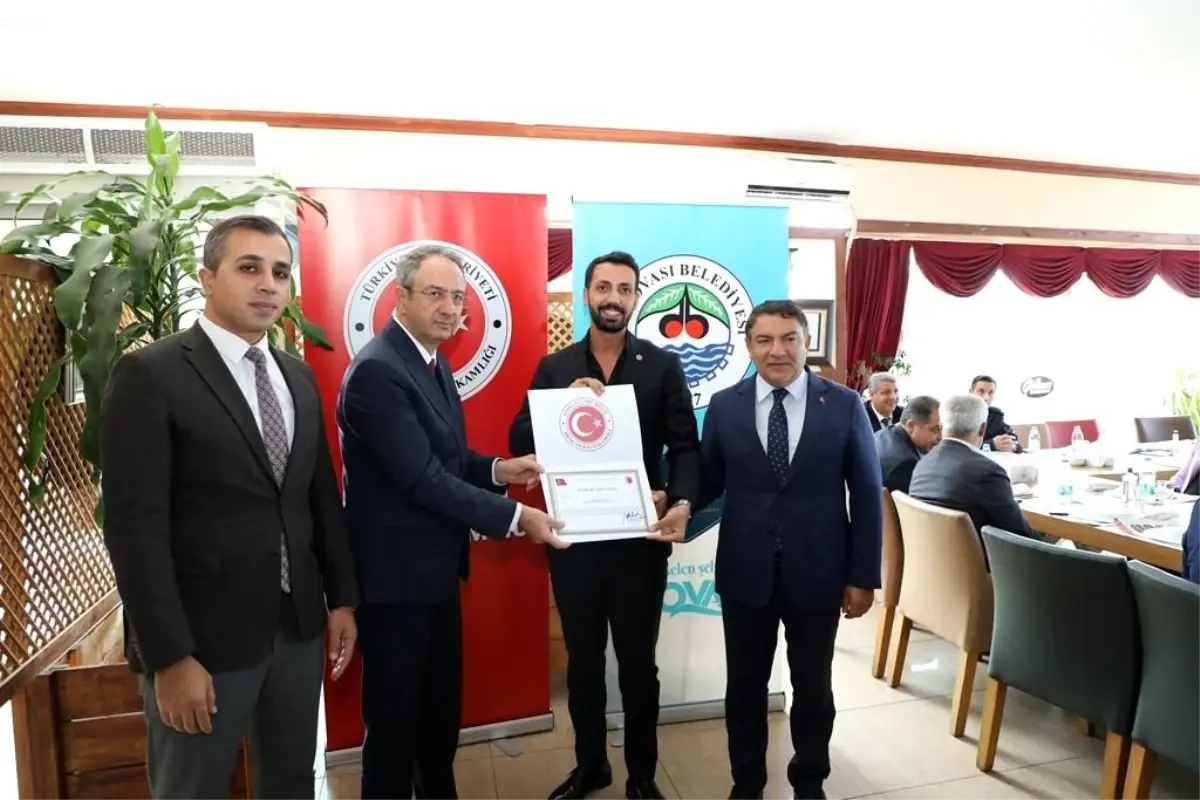 Dilovası\'nda Muhtarlar Günü Kutlaması ve Başarı Belgeleri Takdim Edildi