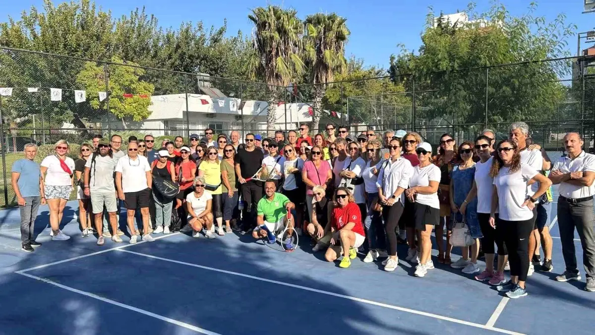 Muratpaşa Belediyesi\'nden 100. Yıl Cumhuriyet Tenis Turnuvası ve Tırmanış Yarışı