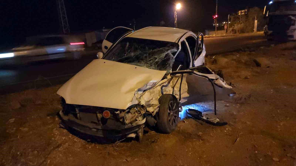 Hatay\'da otomobil ile tankerin çarpışması sonucu 1 kişi yaralandı