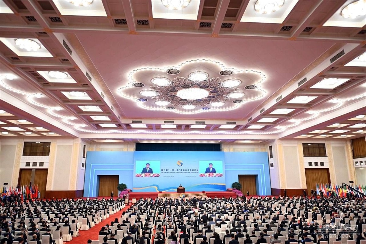 Özbekistan Cumhurbaşkanı Şevket Mirziyoyev, Çin\'in Kuşak ve Yol Projesi\'ni Destekliyor
