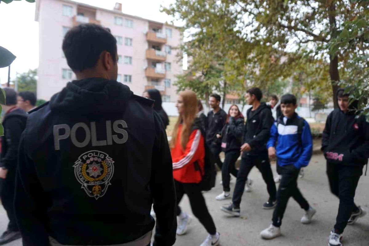 Edirne\'de Okul Çevresinde Denetim Gerçekleştirildi