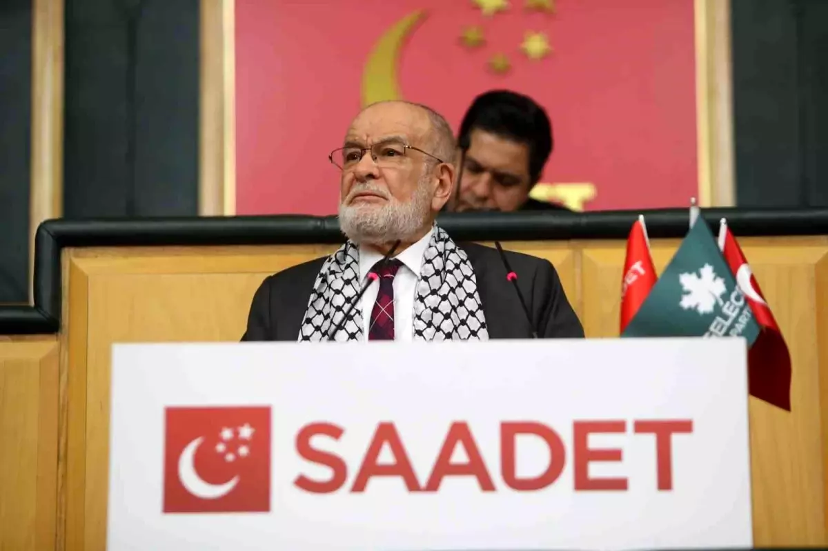 Karamollaoğlu ve Davutoğlu İsrail\'in Gazze\'ye saldırılarına tepki gösterdi