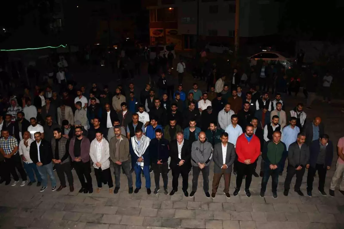 Şanlıurfa\'da İsrail\'in Gazze\'deki Hastaneye Saldırısı Protesto Edildi