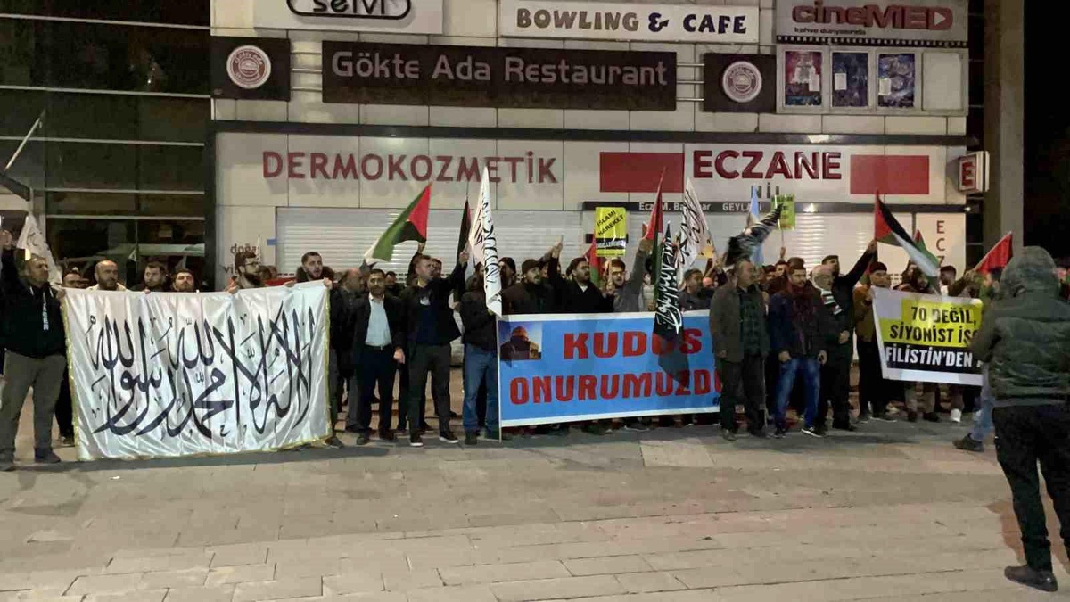Bitlis\'te İsrail\'in Gazze\'deki Hastaneye Düzenlediği Saldırı Protesto Edildi