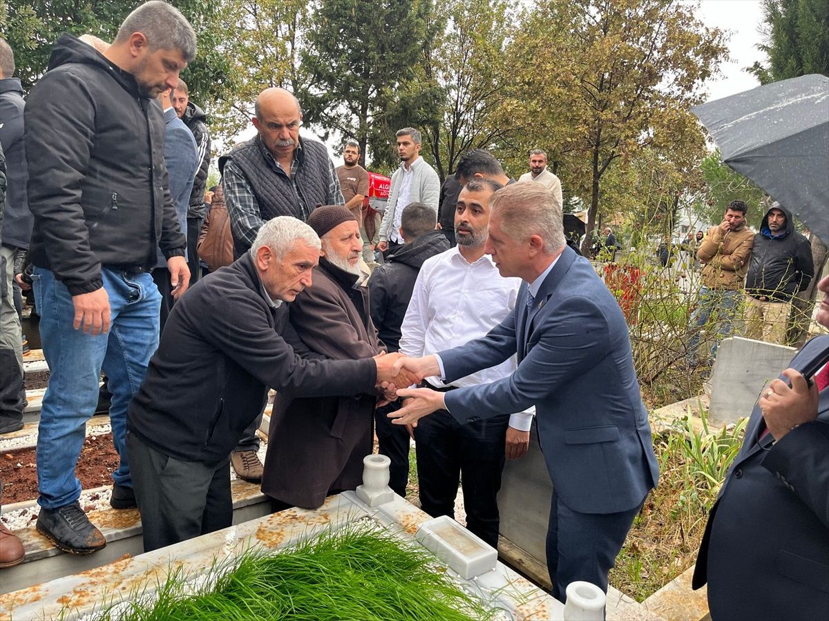 İsrail bombardımanlarını protesto eden Eshabil Tüfekçi\'nin cenazesi defnedildi