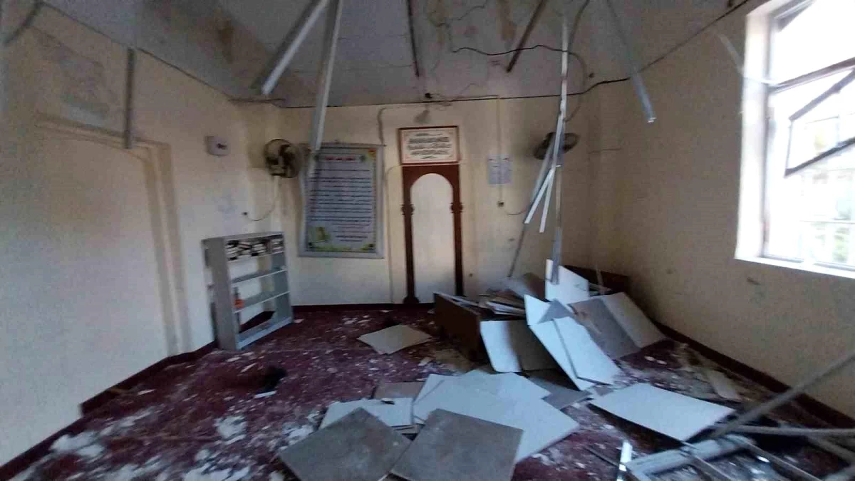 İsrail\'in saldırısıyla en az 500 kişiye mezar olan Al Ahli Hastanesi görüntülendi