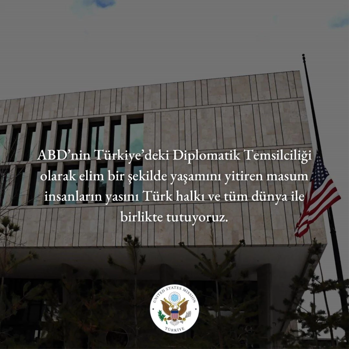 ABD Büyükelçiliği, İsrail\'in Filistin\'deki hastaneyi bombalamasının ardından milli yas kapsamında bayrağı yarıya indirdi