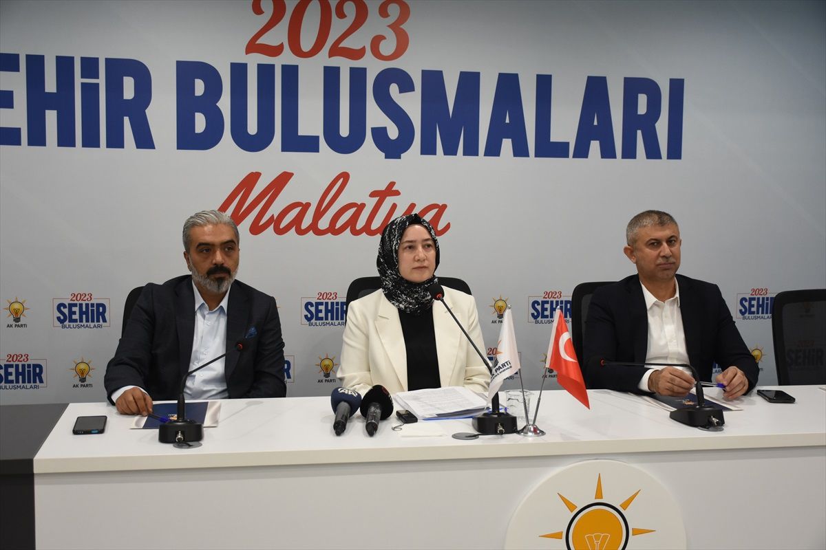 AK Parti Malatya İl Başkan Yardımcısı Zühal Özer, Çevre Şehircilik ve Kültür Başkanlığı çalışma komisyonu hakkında basın toplantısı düzenledi