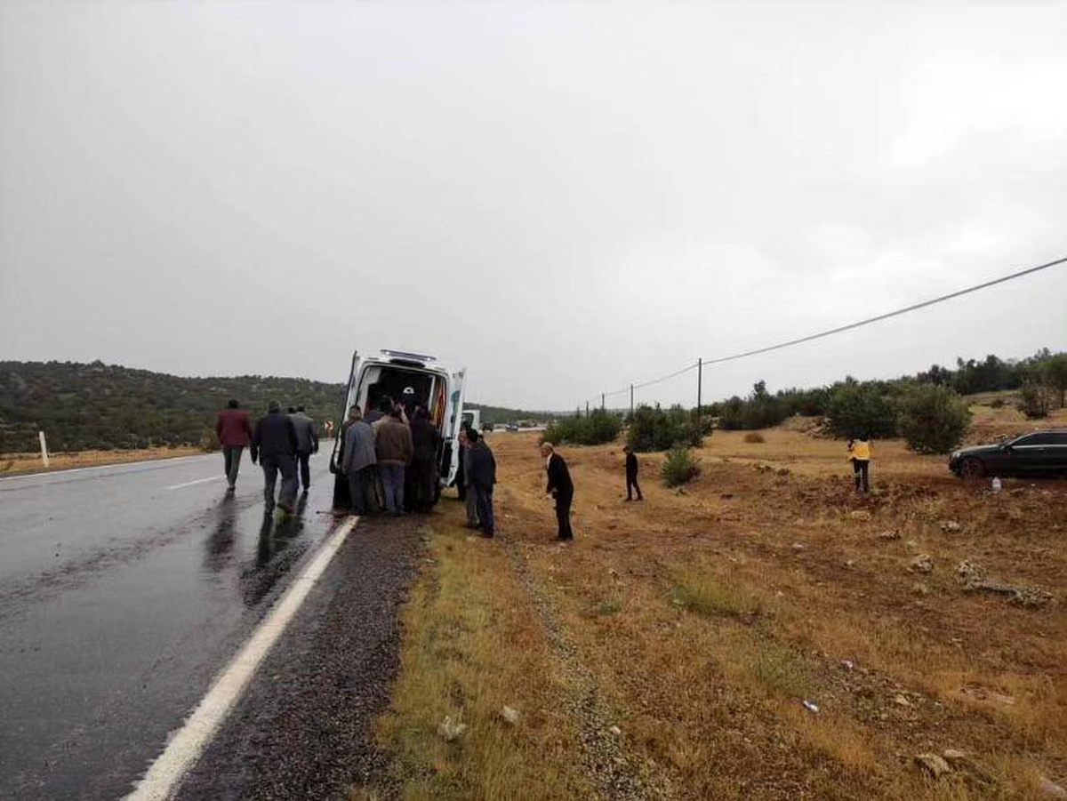 AK Parti Şırnak İl Genel Meclis Üyesi Trafik Kazasında Yaralandı