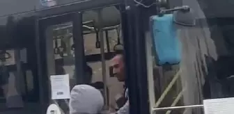 Ankara'da özel halk otobüsünde sürücü ile öğrenci arasında 'indirim' tartışması kamerada