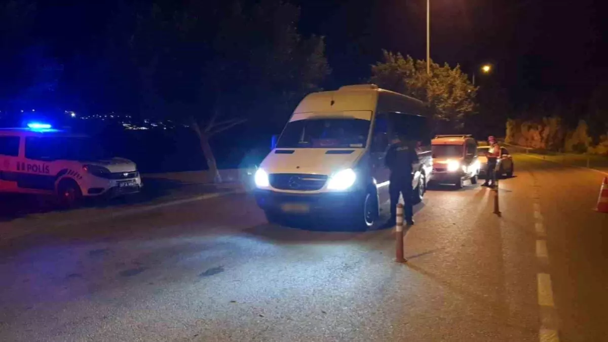 Antalya\'da Şok Uygulamalarında 64 Kişiye İdari Yaptırım Cezası Uygulandı