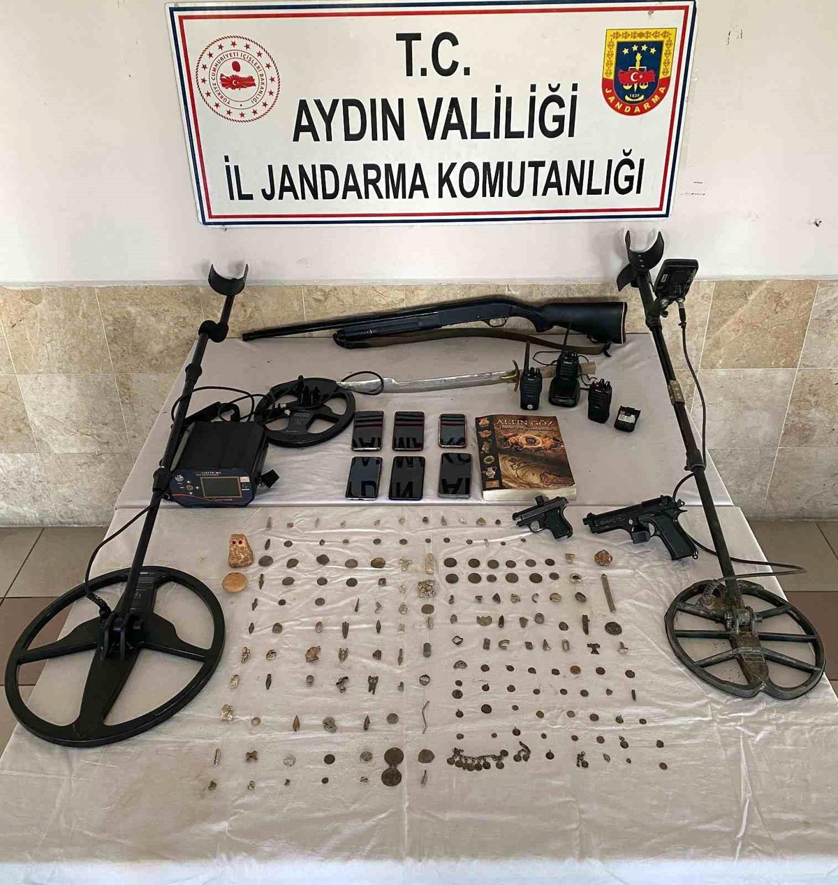 Aydın\'da Tarihi Eser Operasyonunda Çok Sayıda Materyal Ele Geçirildi