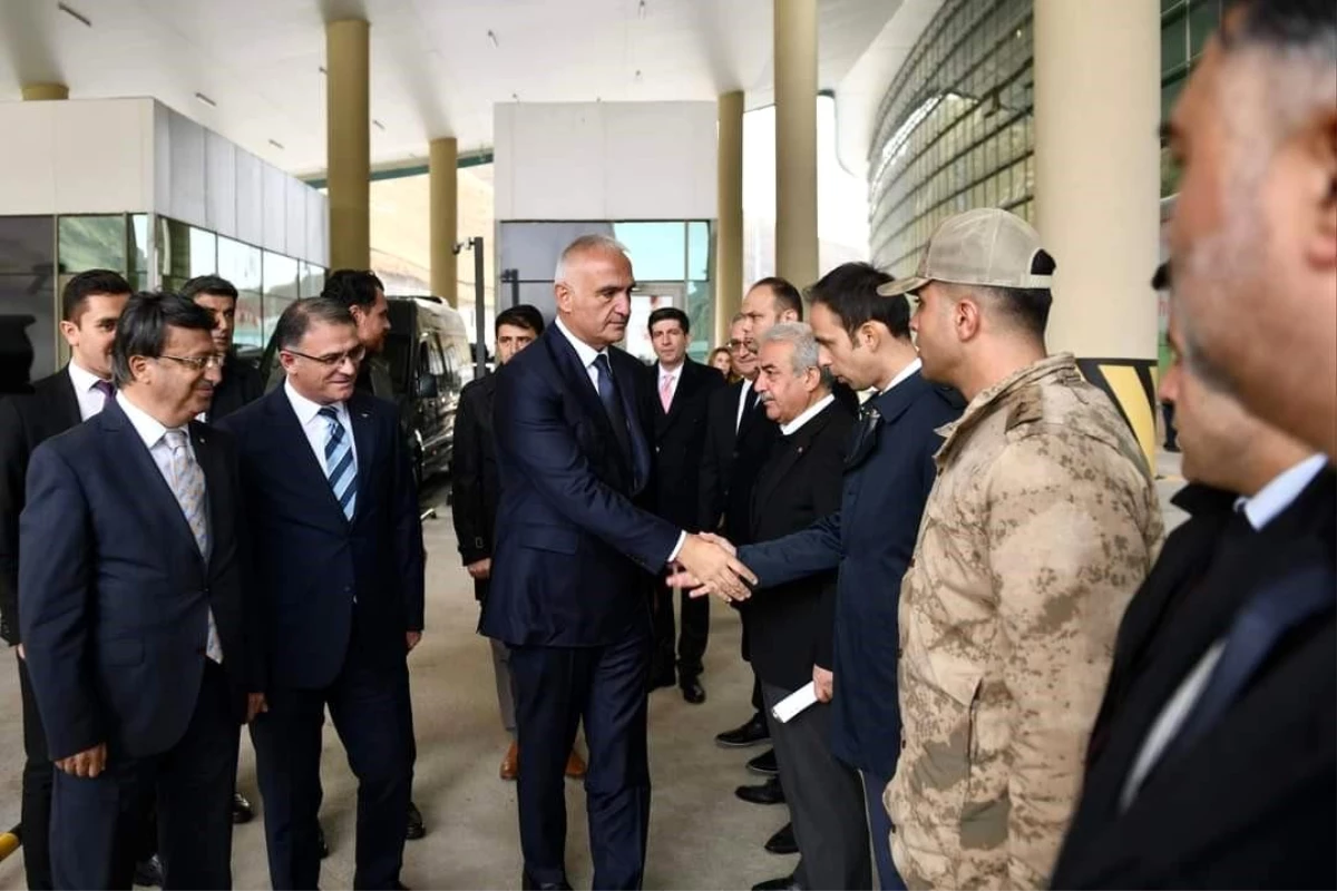 Kültür ve Turizm Bakanı Mehmet Nuri Ersoy, Kapıköy Gümrük Kapısı\'nda İncelemelerde Bulundu