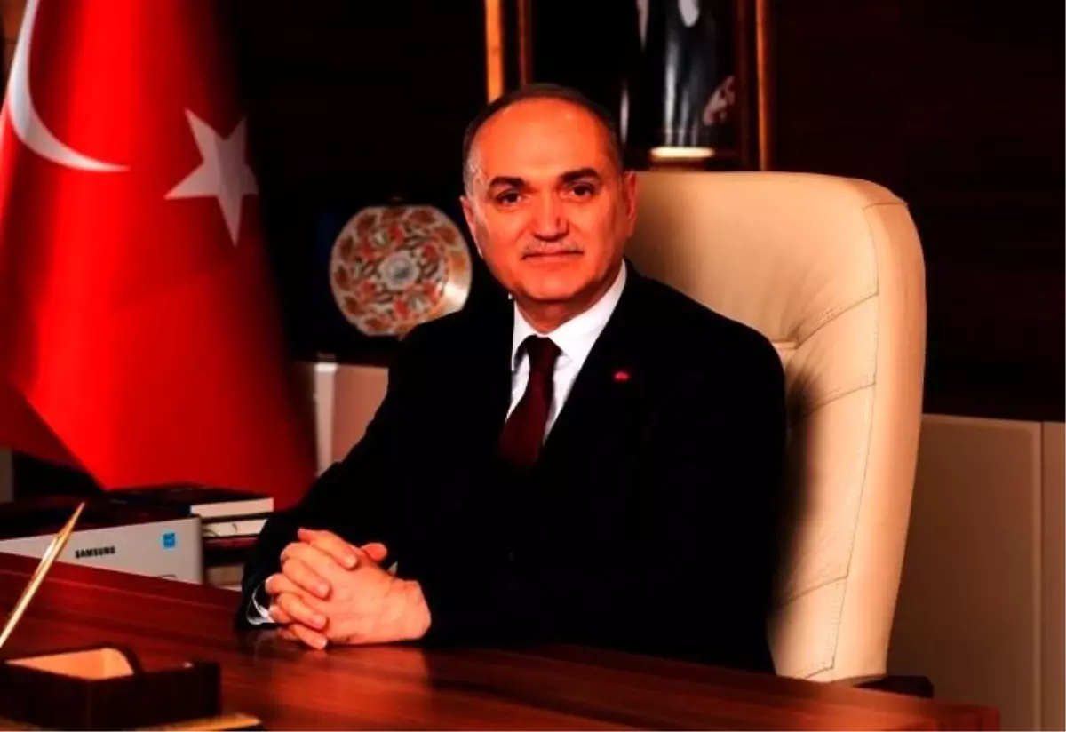 Düzce Belediye Başkanı Dr. Faruk Özlü Muhtarlar Günü\'nü Kutladı