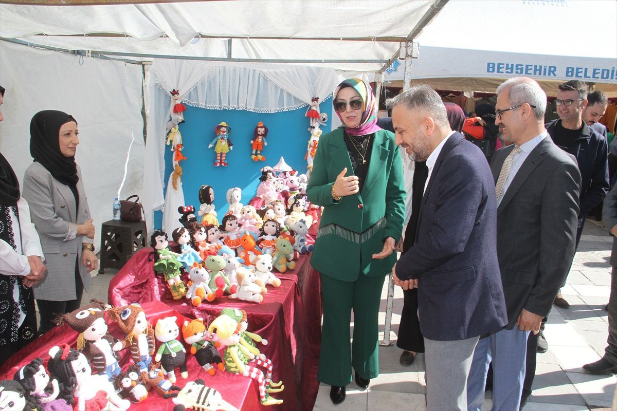 Beyşehir ADEM Sergisi Kadın Kursiyerlerin Eserlerini Sergiledi