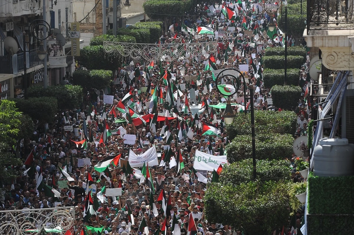 Cezayir, İsrail\'in Filistin\'deki saldırıları nedeniyle Kurtuluş Savaşı etkinliklerini iptal etti