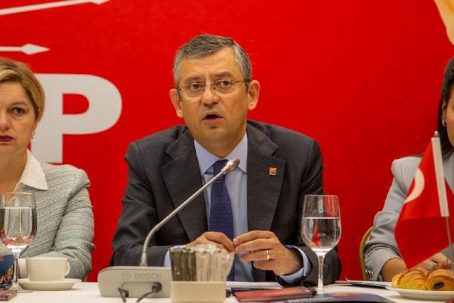 CHP'li Özel: Milletvekili grubunda yüzde 55'e 45, biz öndeyiz CHP'li Özel: Milletvekili grubunda yüzde 55'e 45, biz öndeyiz