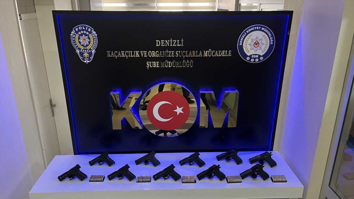 Denizli\'de Silah Kaçakçılığı Operasyonunda 10 Tabanca ve 28 Uyuşturucu Hap Ele Geçirildi