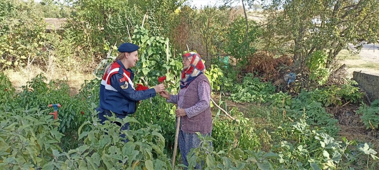 Edirne İl Jandarma Komutanlığı, çiftçi kadınların Dünya Kadın Çiftçiler gününü kutladı