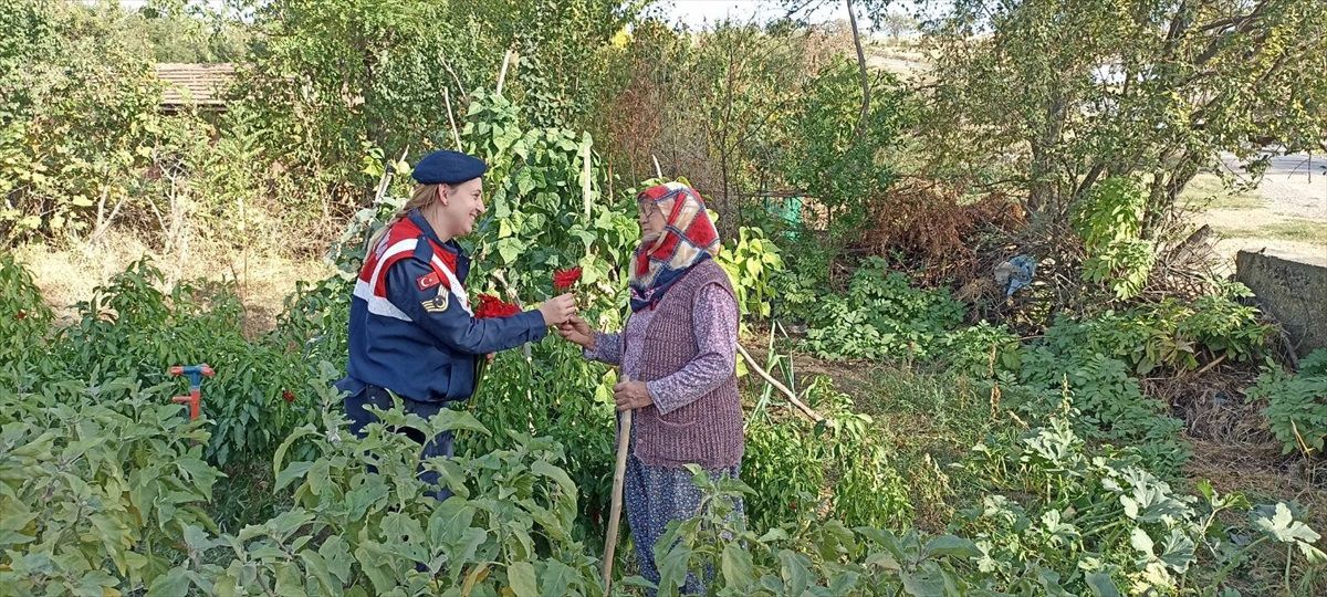 Edirne İl Jandarma Komutanlığı, çiftçi kadınların Dünya Kadın Çiftçiler gününü kutladı