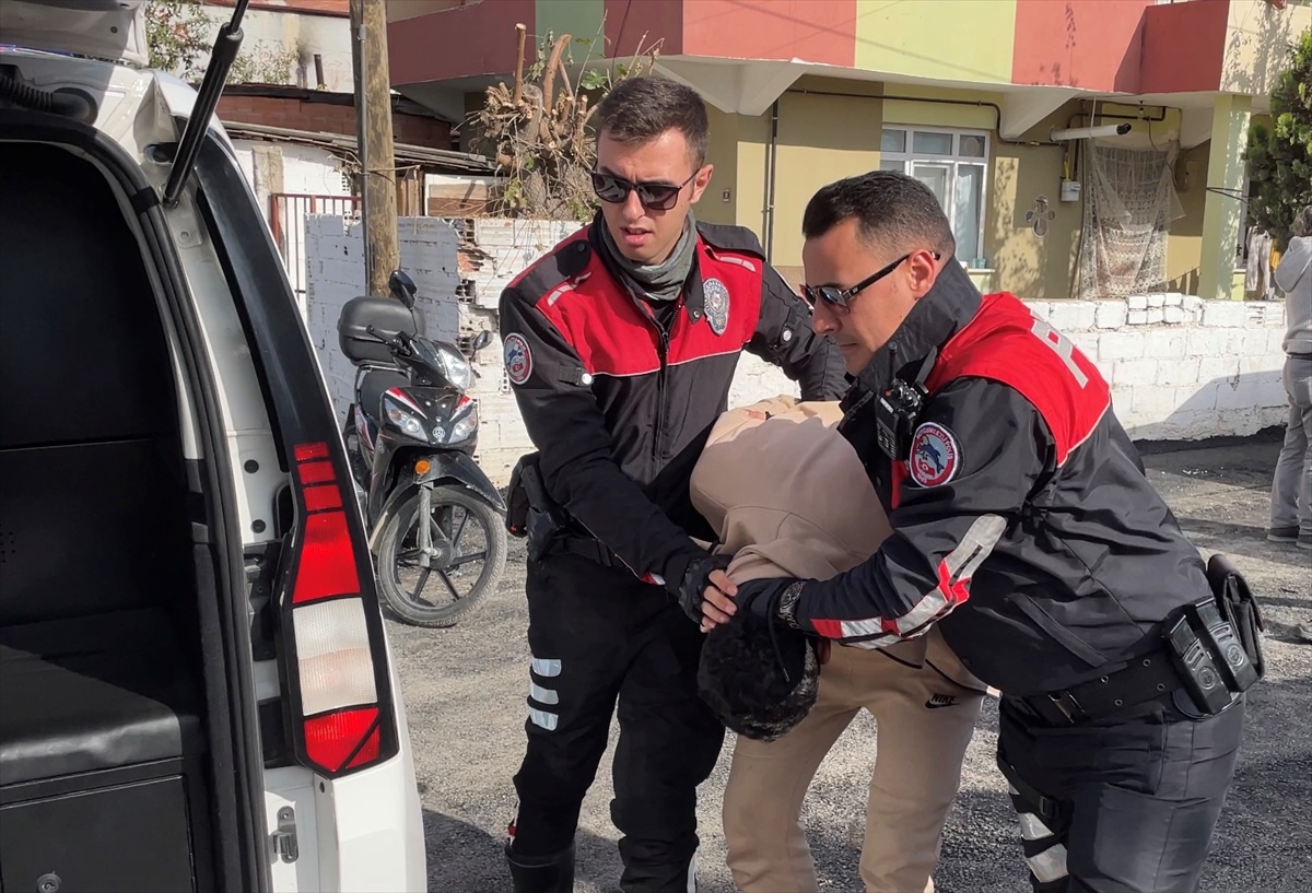 Edirne\'de Uyuşturucu ve Sahte Kimlikli Göçmen Operasyonu