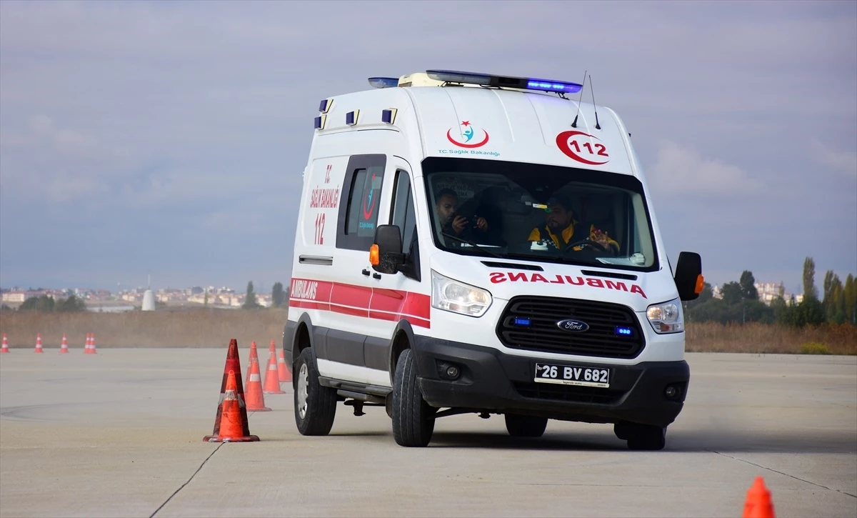Eskişehir\'de Ambulans Sürüş Güvenliği Eğitimi Veriliyor