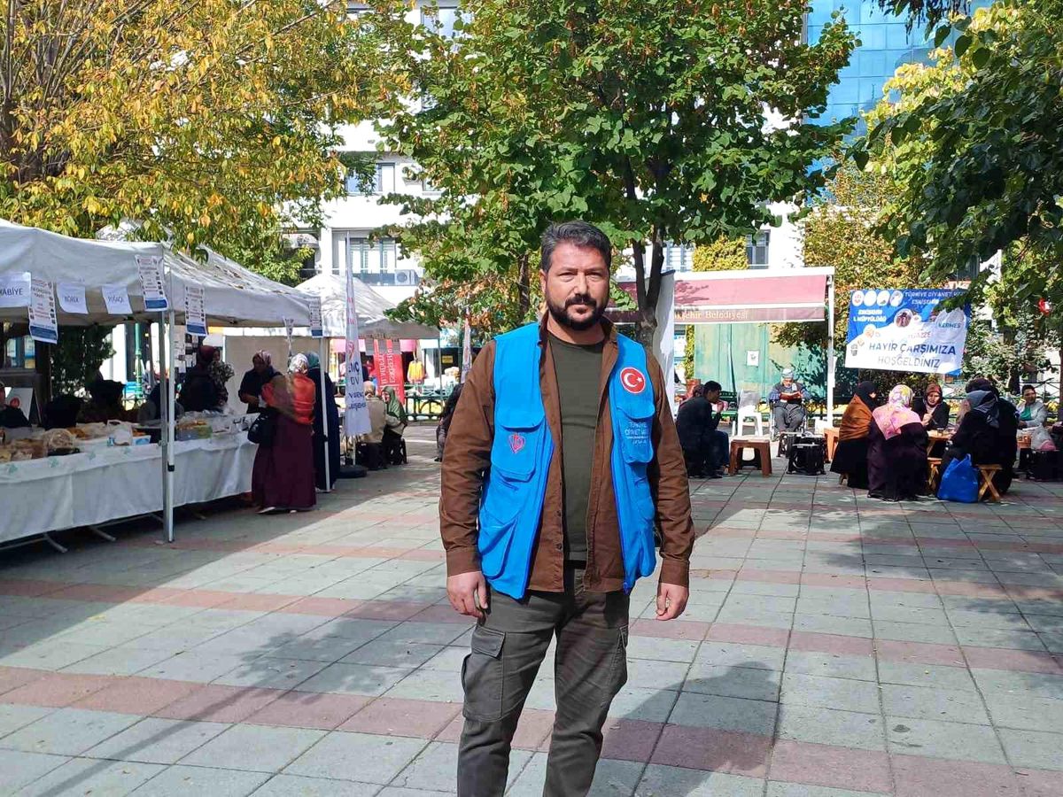 Eskişehir\'de Hayır Çarşısı Gazze\'ye Yardım Etkinliği Düzenlendi